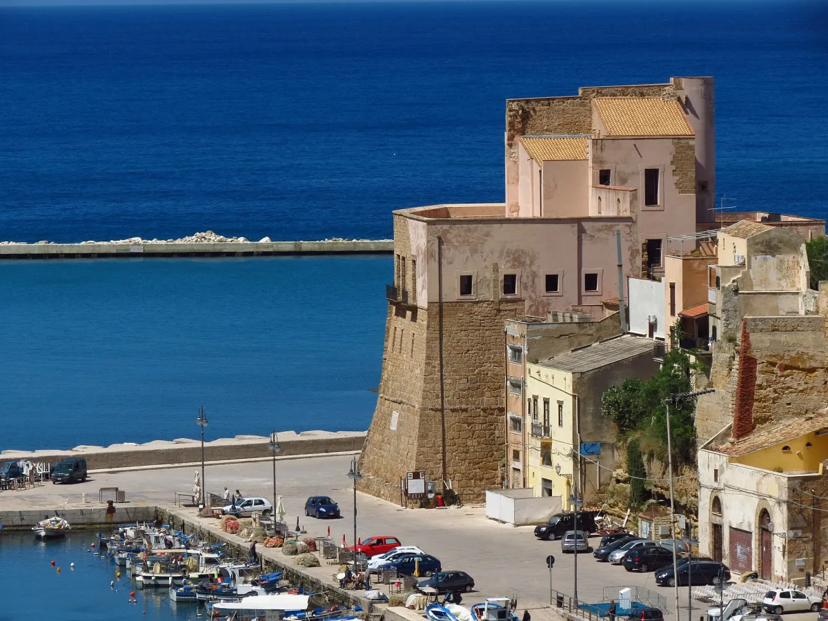Dove parcheggiare a Castellammare del Golfo: guida completa 2026